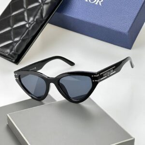 عینک آفتابی زنانه دیور2